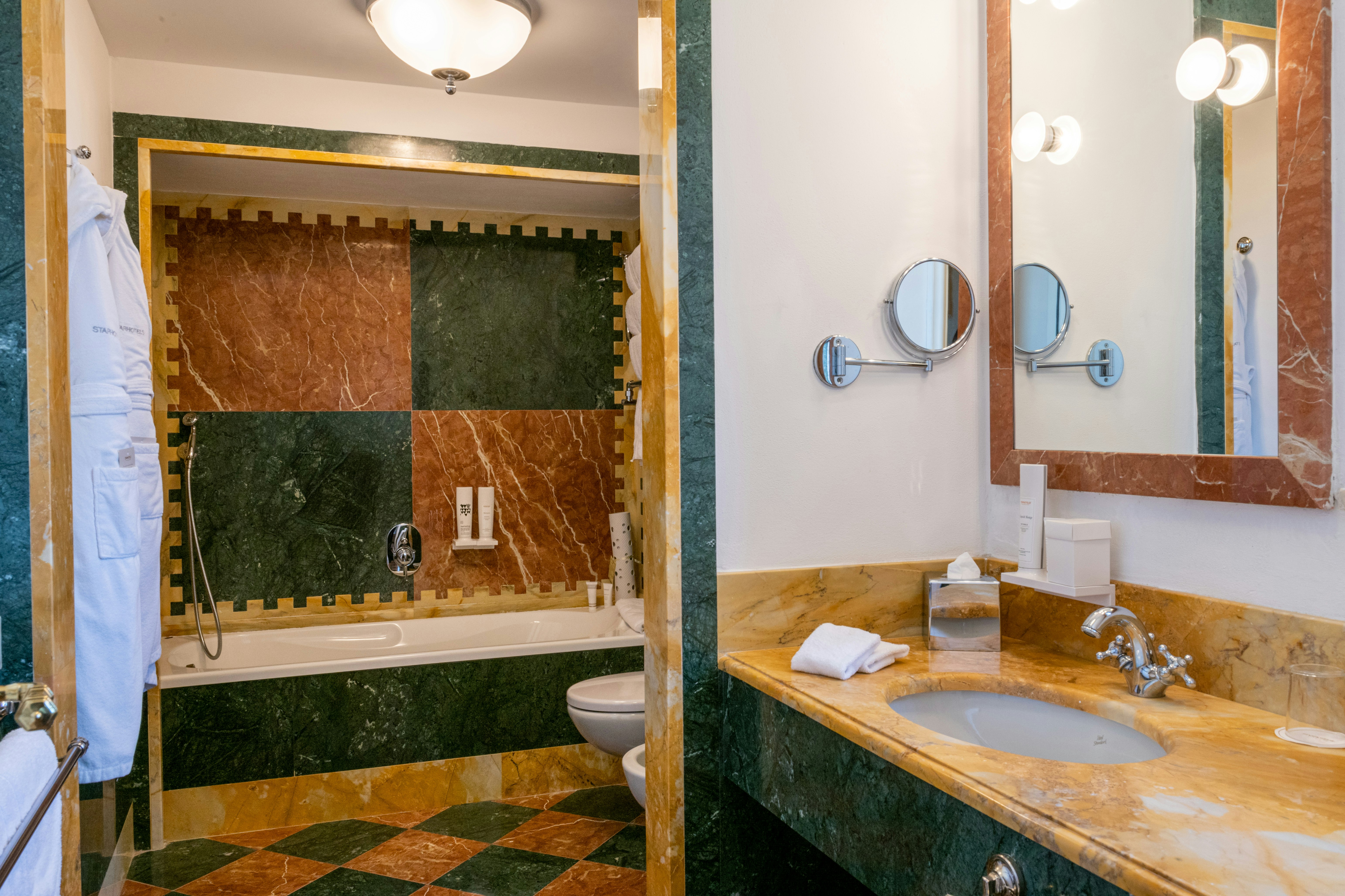 جناح بانورامي، Grand Hotel Continental Starhotels 3/3