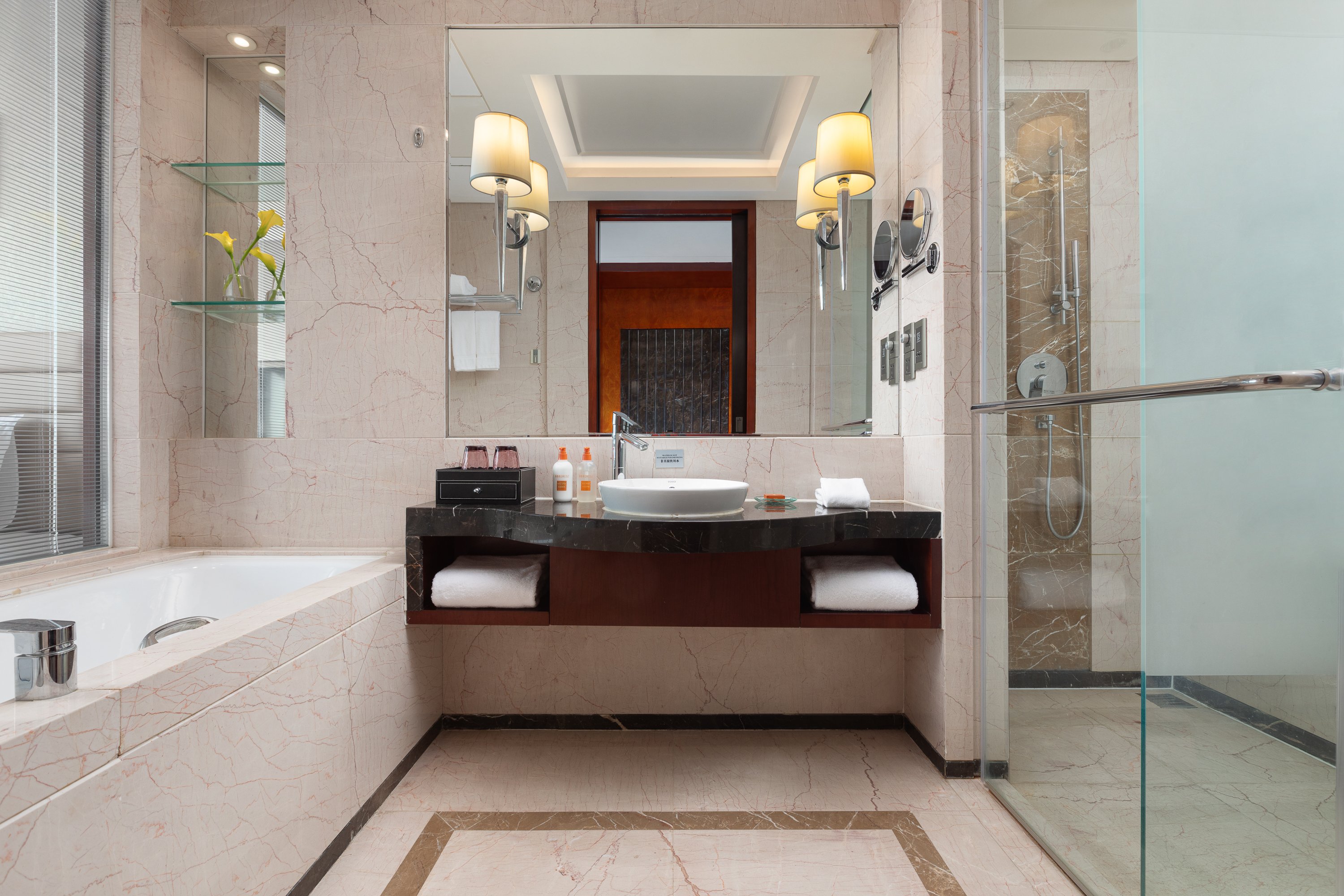 غرفة قياسية بسرير كينج، Crowne Plaza Tianjin Binhai Center 2/2