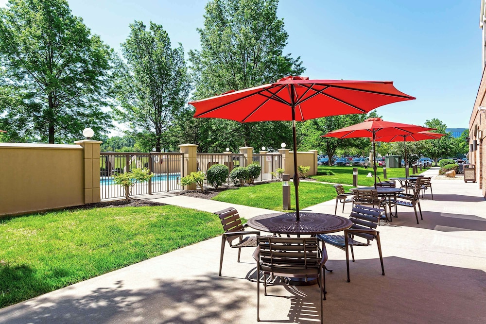 Hyatt Place Kansas City/Overland Park/Convention Center 48/50