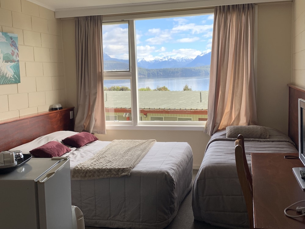 MANAPOURI LAKEVIEW MOTOR INN 28/69