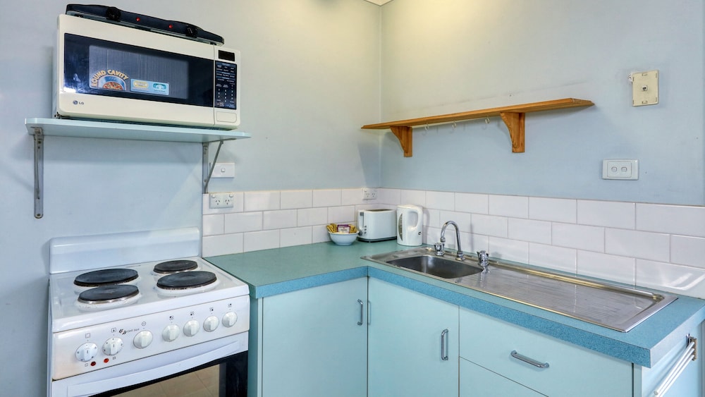 COWRA MOTOR INN 62/65