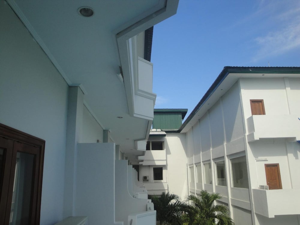 Sylvia Hotel Maumere 5/57
