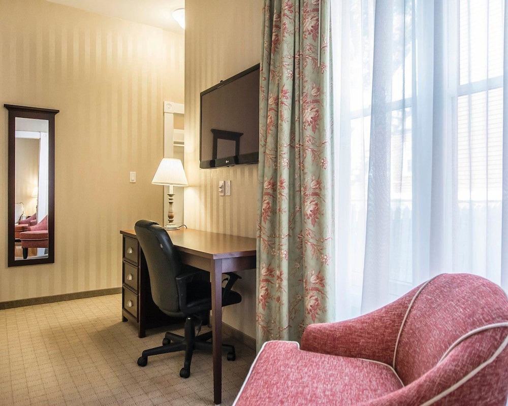 Quality Inn Suites Downtown Charlottetown 30/34