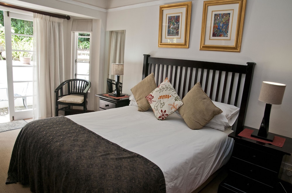 Hide Away Guest House 23/70