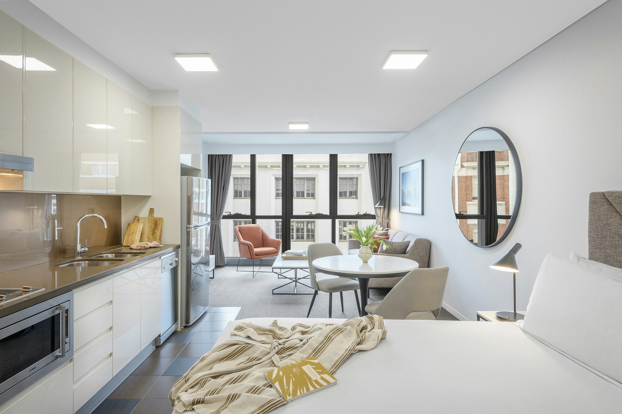 Meriton Suites Adelaide Street 16/17