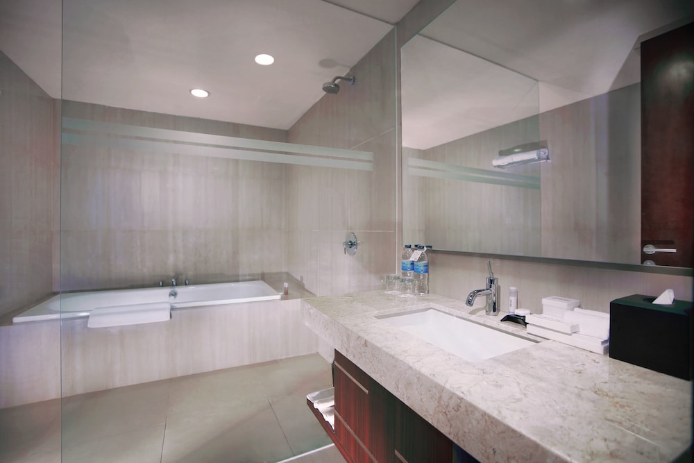 Aston Madiun Hotel and Conference Center 38/39