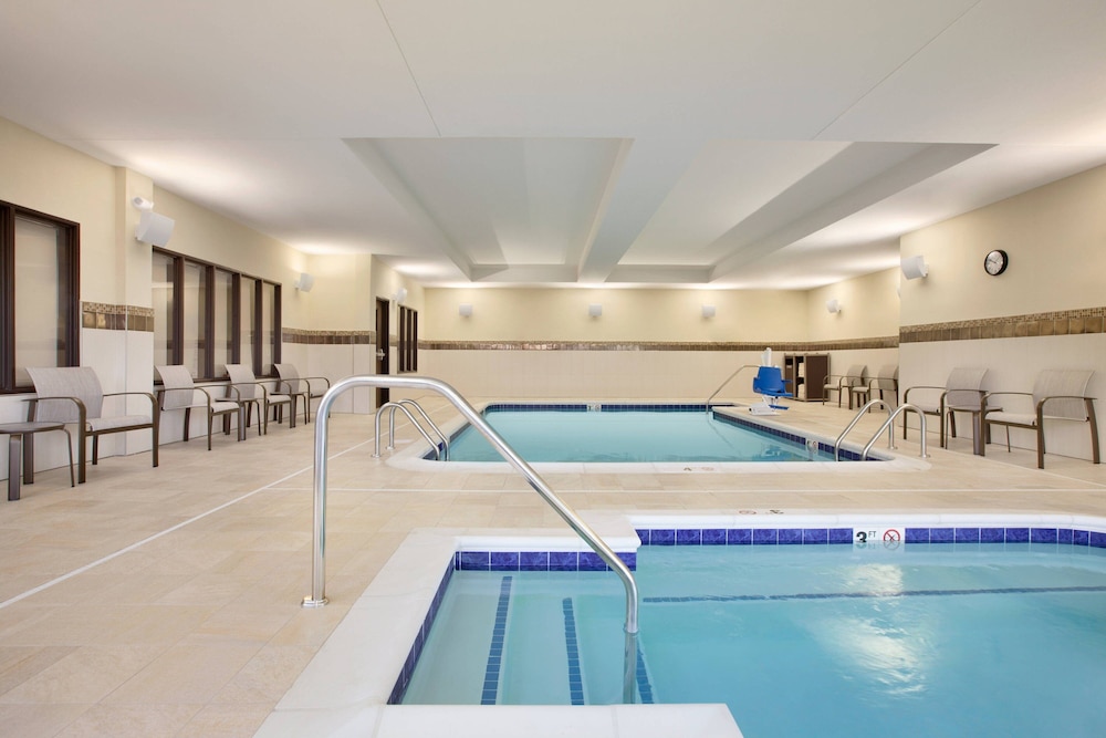 Courtyard By Marriott Boston Dedham/Westwood 24/46