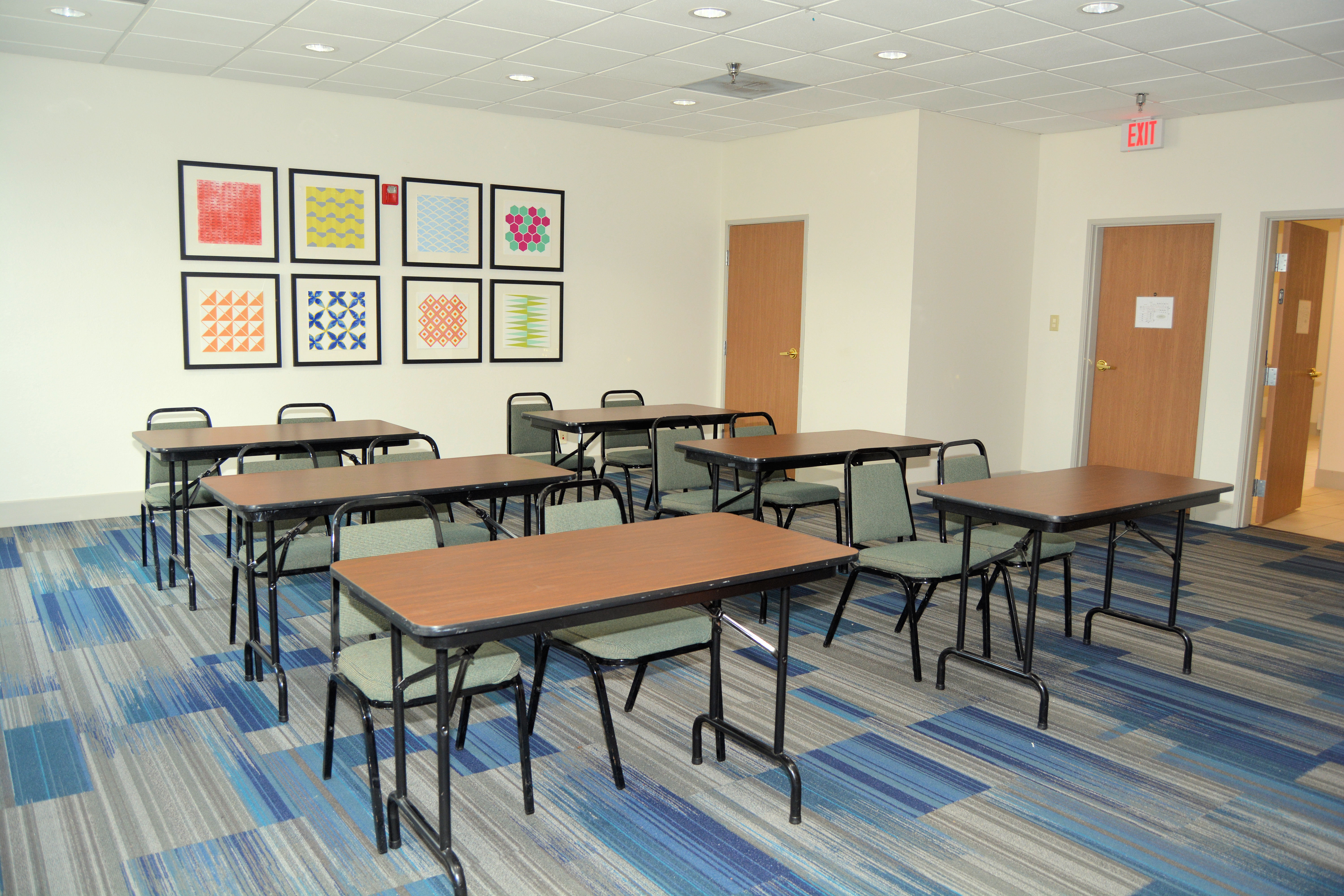 Holiday Inn Express And Suites 44/50