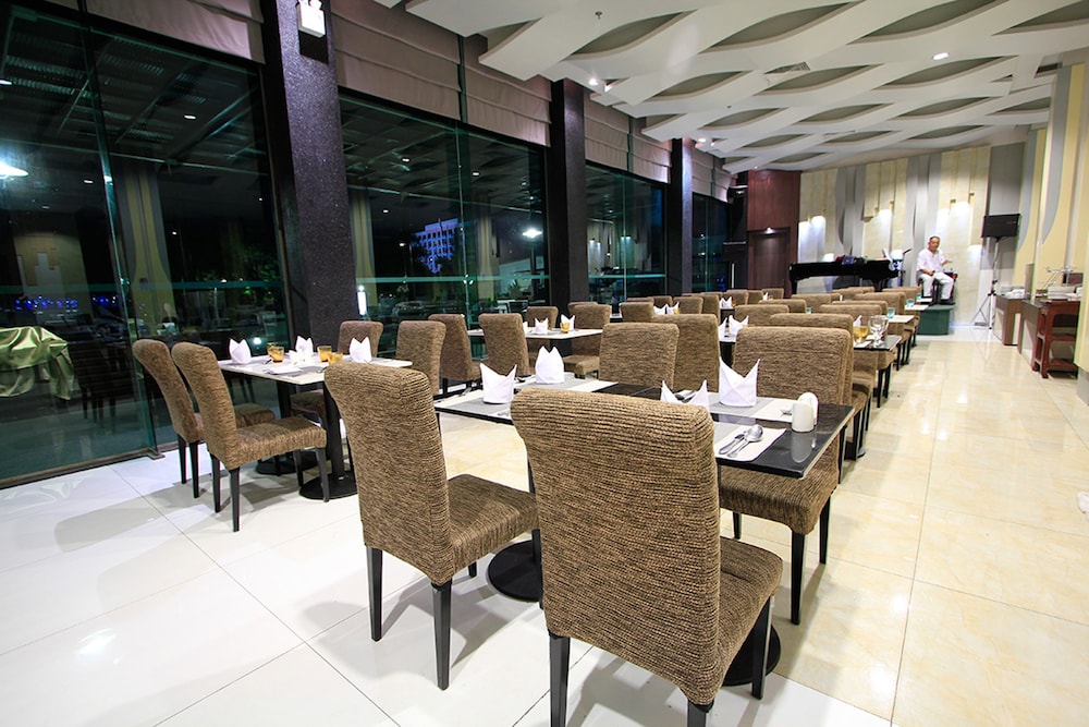 Alvarez Hotel 63/65