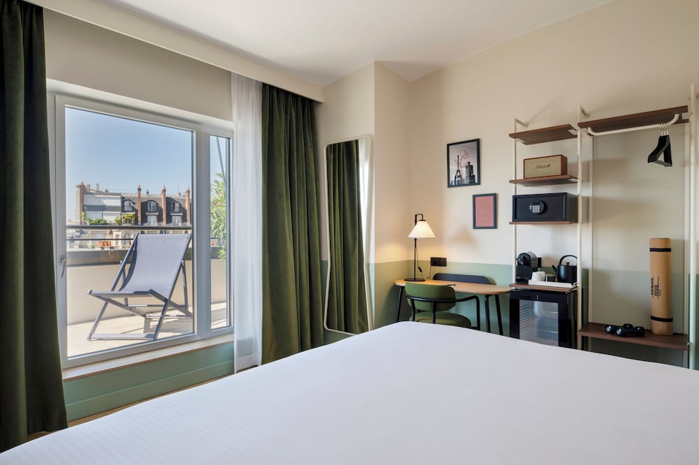 Ampere Hotel 27/80