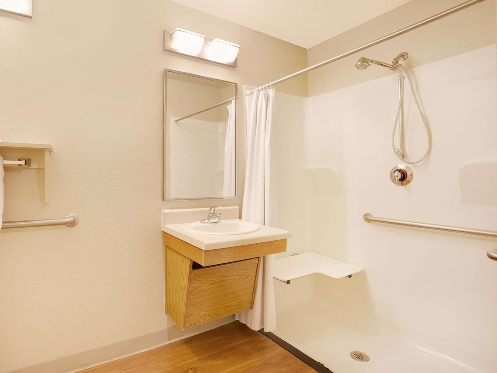 Studio 6 Extended Stay Birmingham Pelham AL 12/44