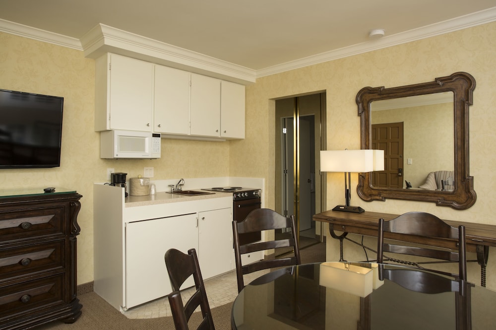 Franciscan Inn & Suites 31/40