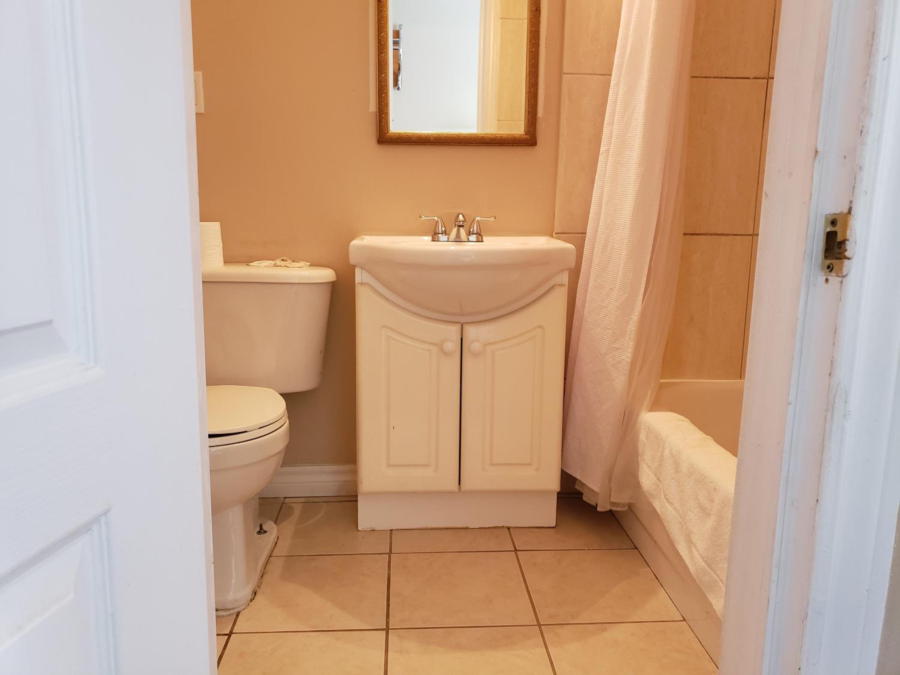 Regency Inn & Suites 31/33