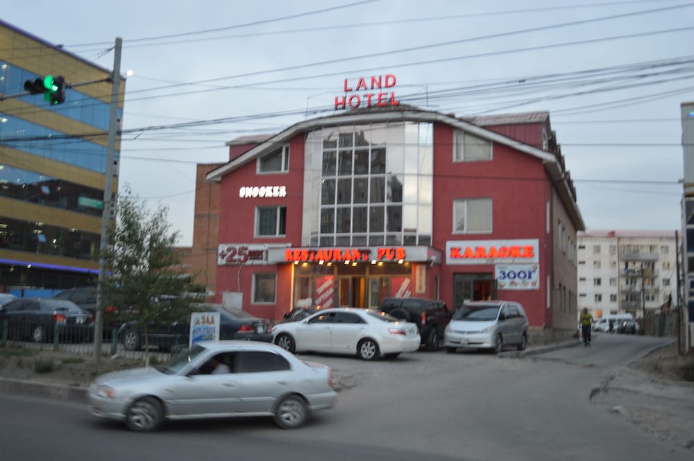 Land Hotel 43/50