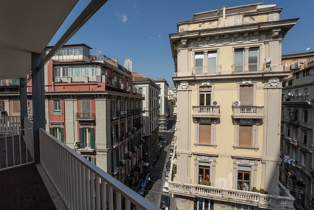 Naples Royal House B&B 6/50