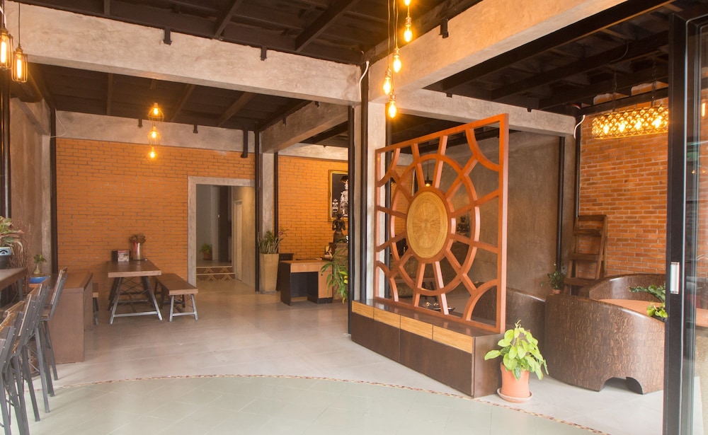 Iris Hostel 6/40