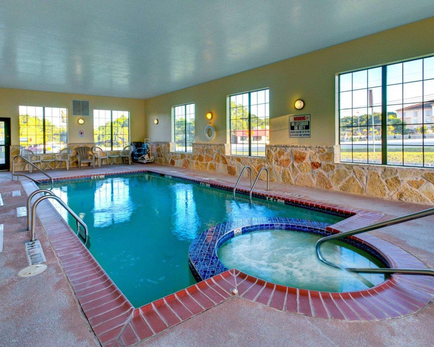 Quality Inn & Suites Glen Rose 11/23
