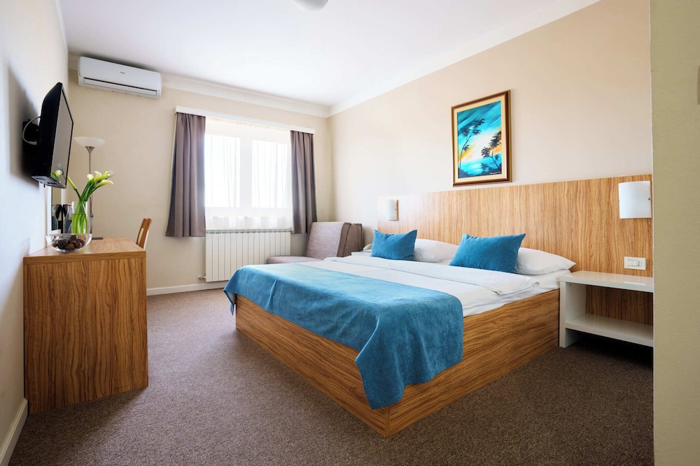 2 BEDROOMS, DELUXE, SUITE, JETTED TUB