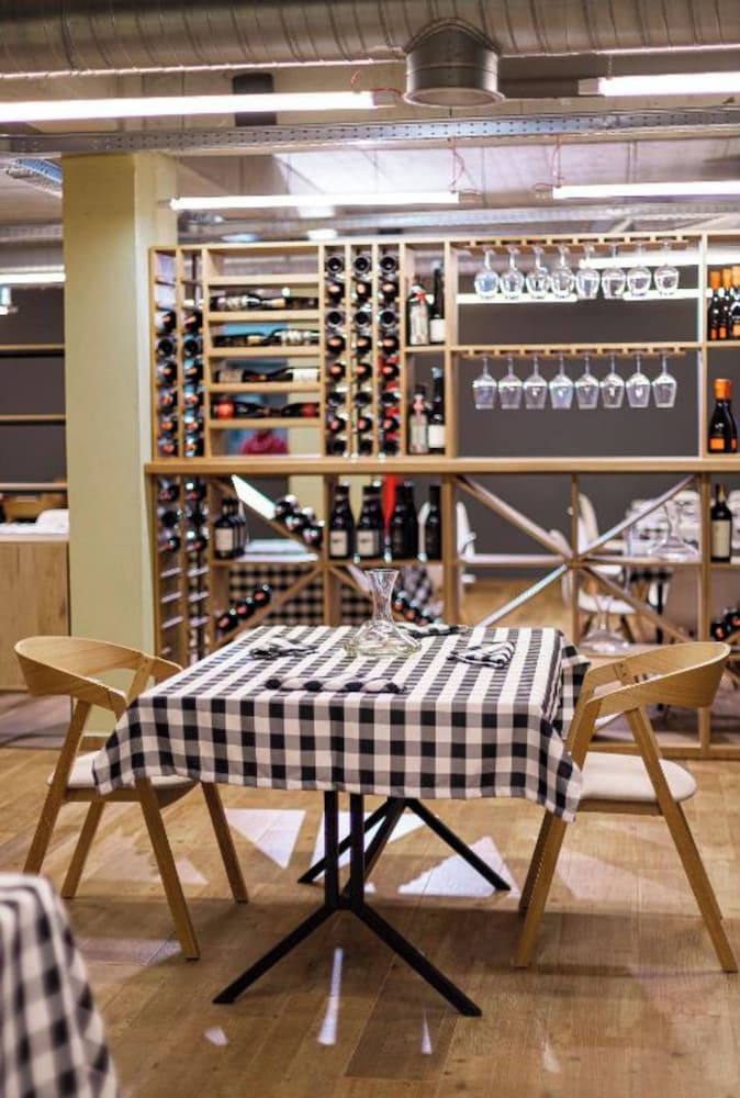 Olivar Hotel Tirana 47/60