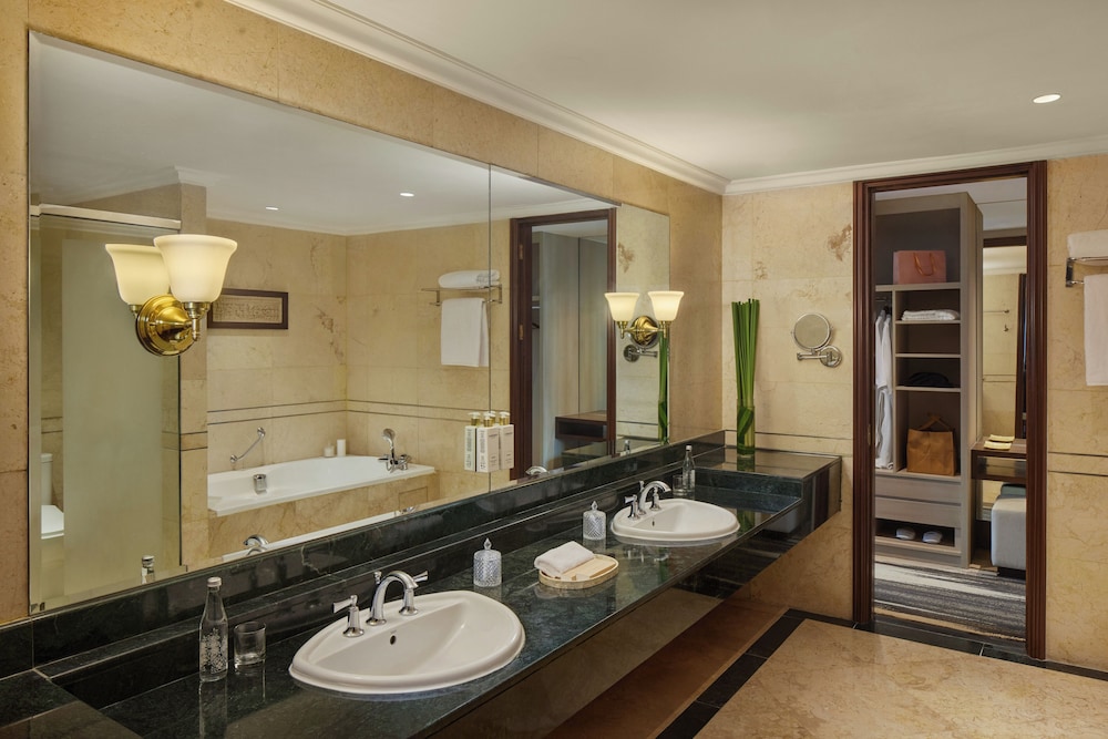 Gran Melia Jakarta 72/74