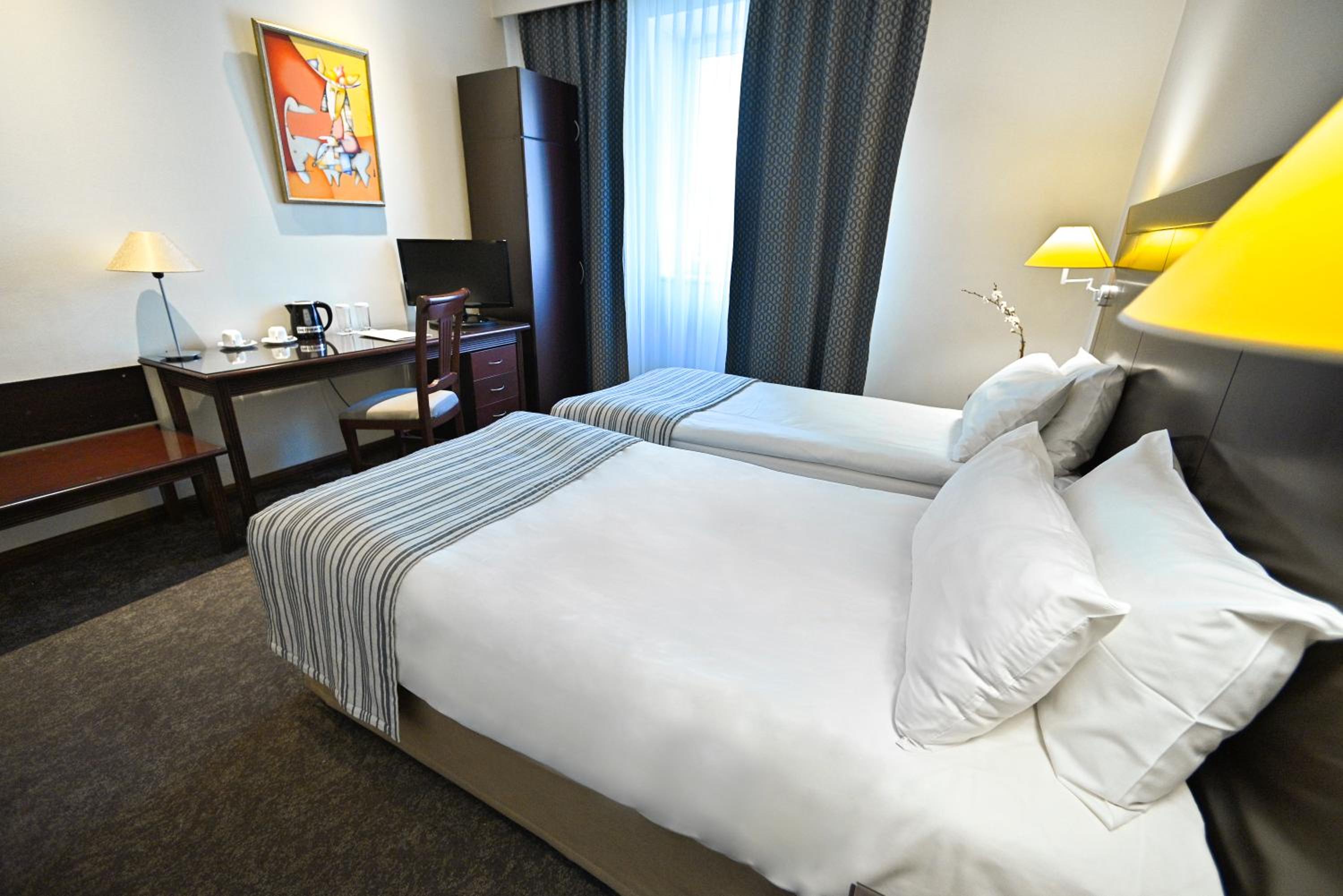 STANDARD, TWIN BEDS