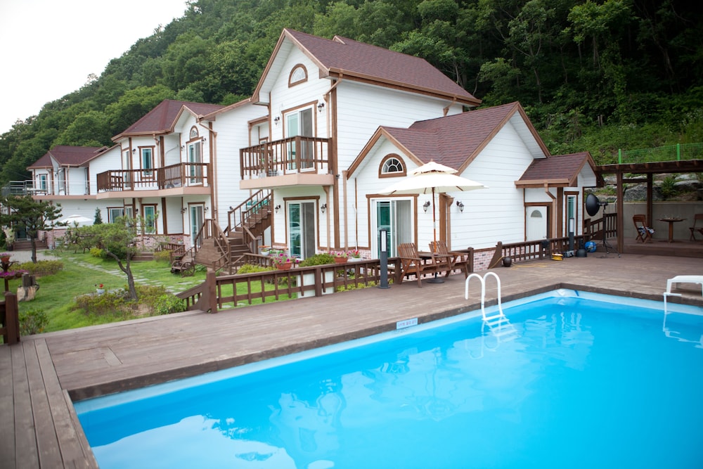 Forest Of Color Pension 4/50