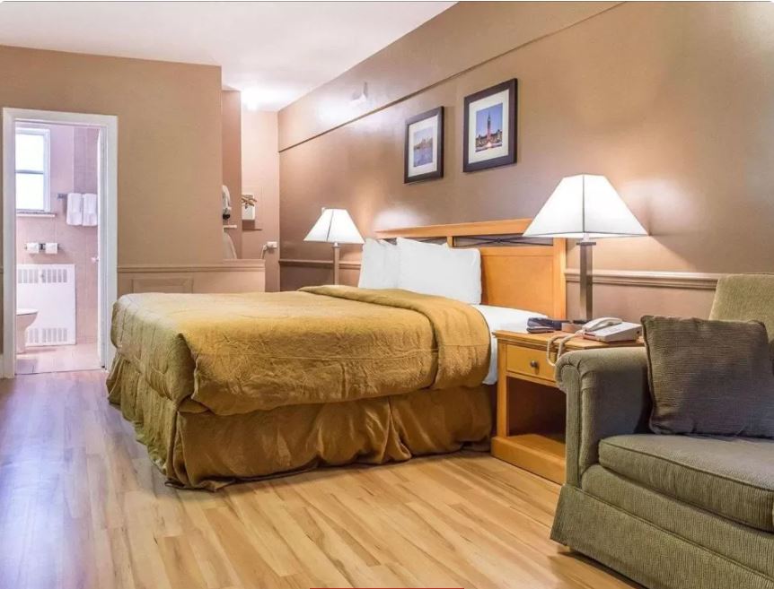 ROOM, DOUBLE BED