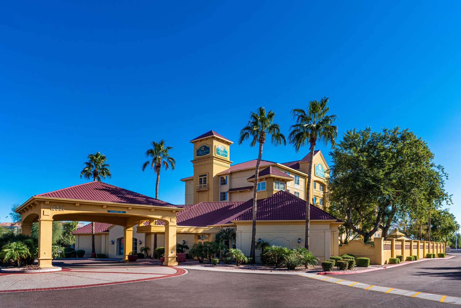 La Quinta Inn & Suites by Wyndham Phoenix West Peoria 2/24
