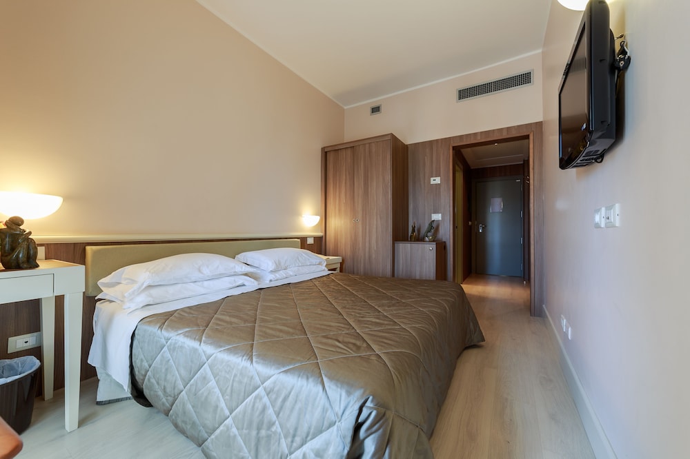Hotel Mirasole International 9/66