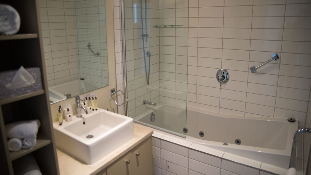 The Waterfront Suites Heritage Collection 46/50