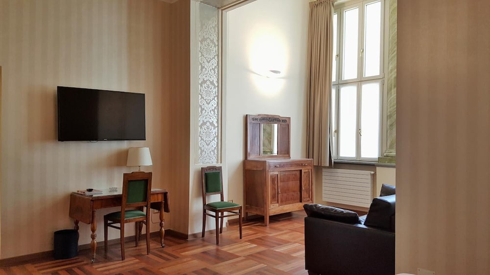 Hotel Roma E Rocca Cavour 66/82