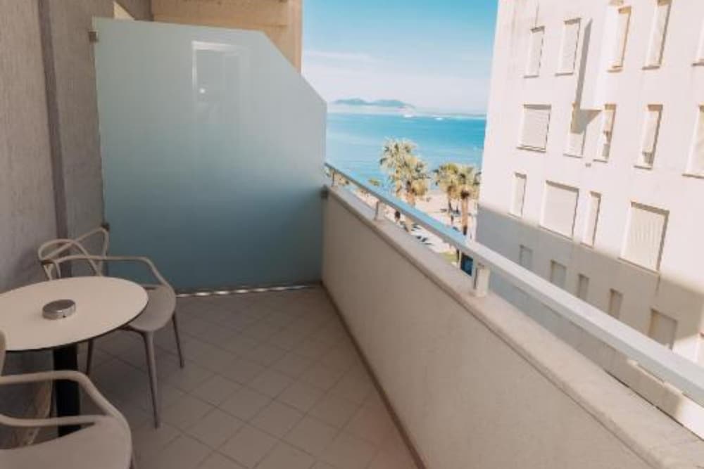 Duka Hotel 44/45
