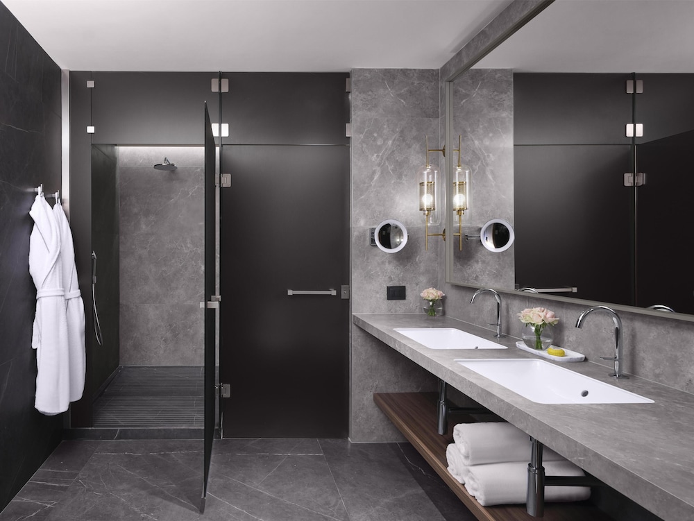 2 Bedrooms, Anantara, Suite, Double Bed, Piazza View، Anantara Palazzo Naiadi 3/5