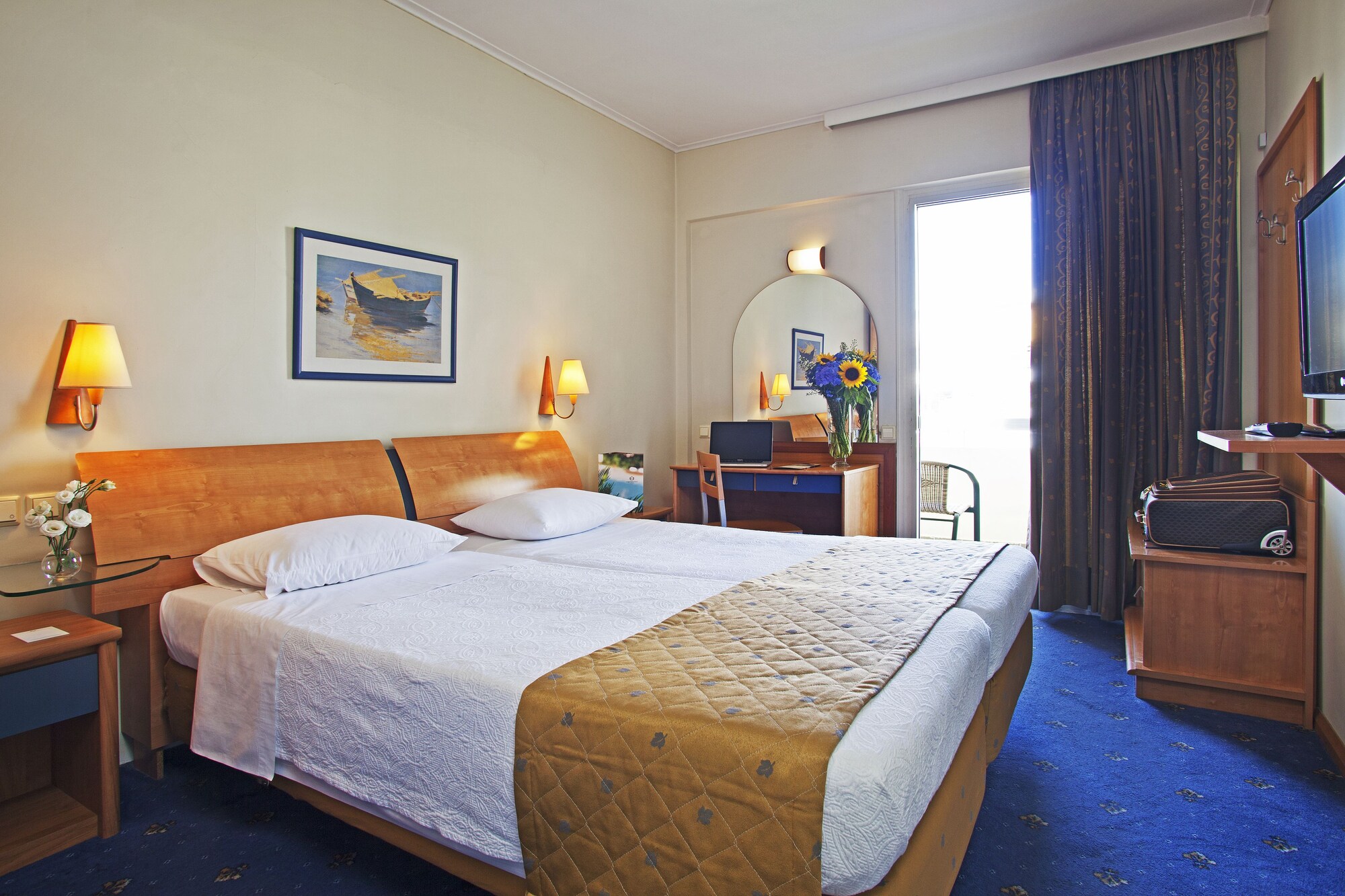 ROOM, DOUBLE BED