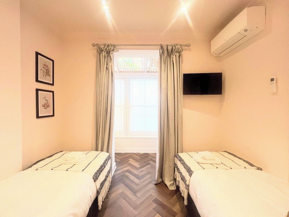 Room, Twin Beds, Sun Room, Annex