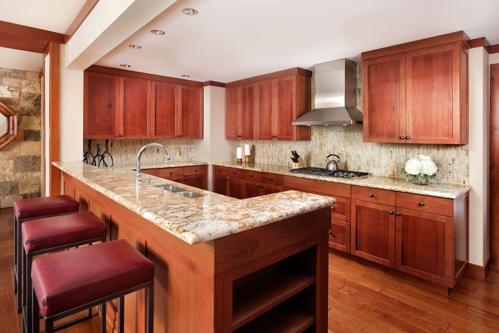 Four Seasons Resort and Residences Vail 76/93