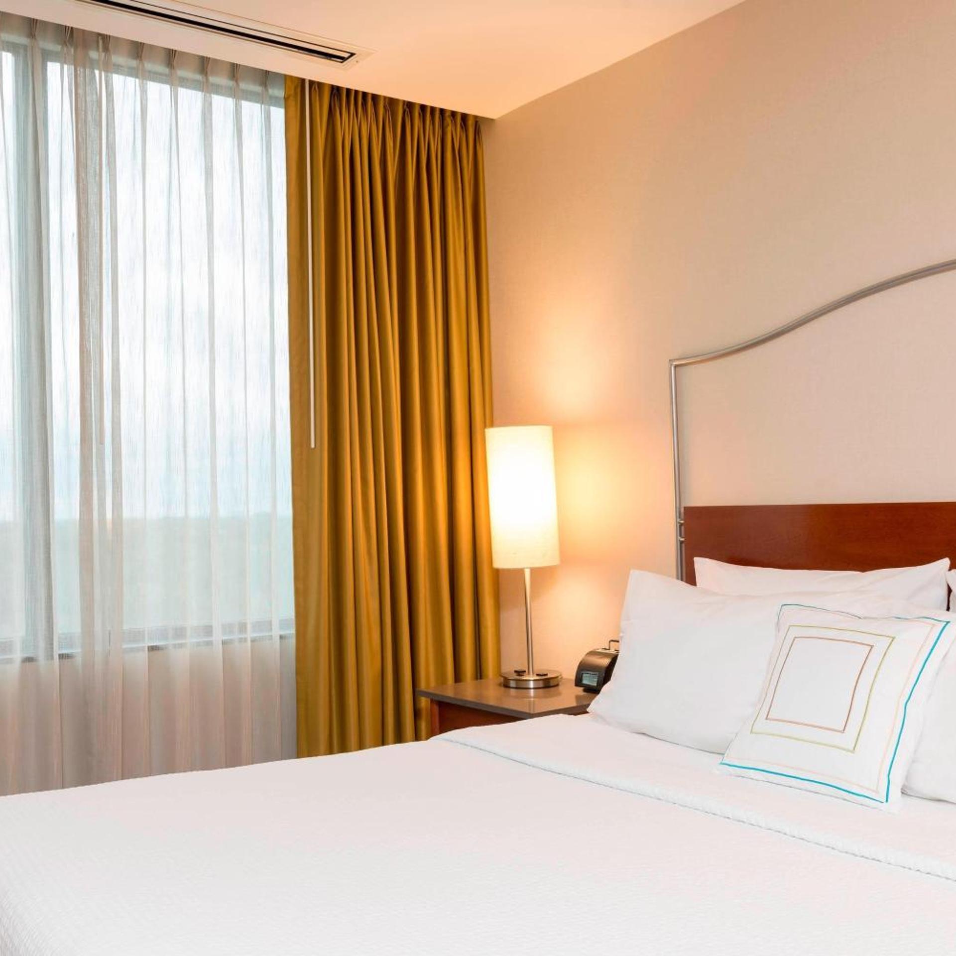 Suite, King Bed, Trundle Bed, Sofa, Accessible