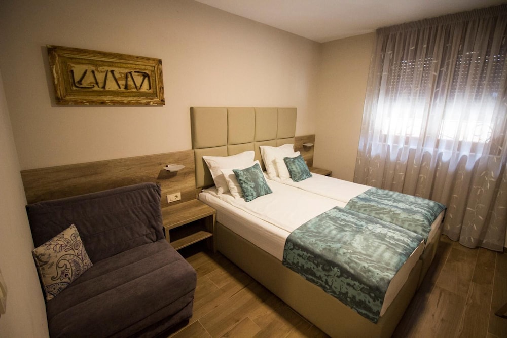 Villa Divani 8/57