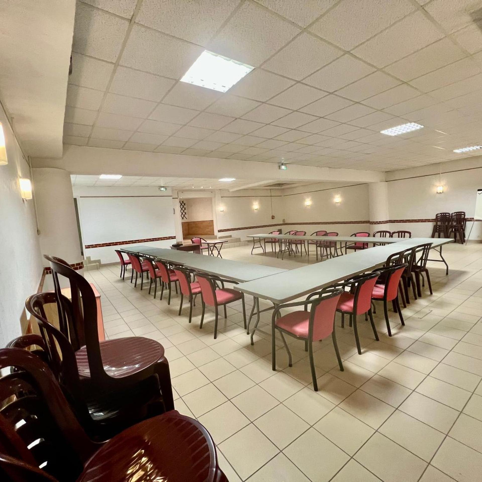 HOTEL De La Tour Saint Etienne SUD 32/50
