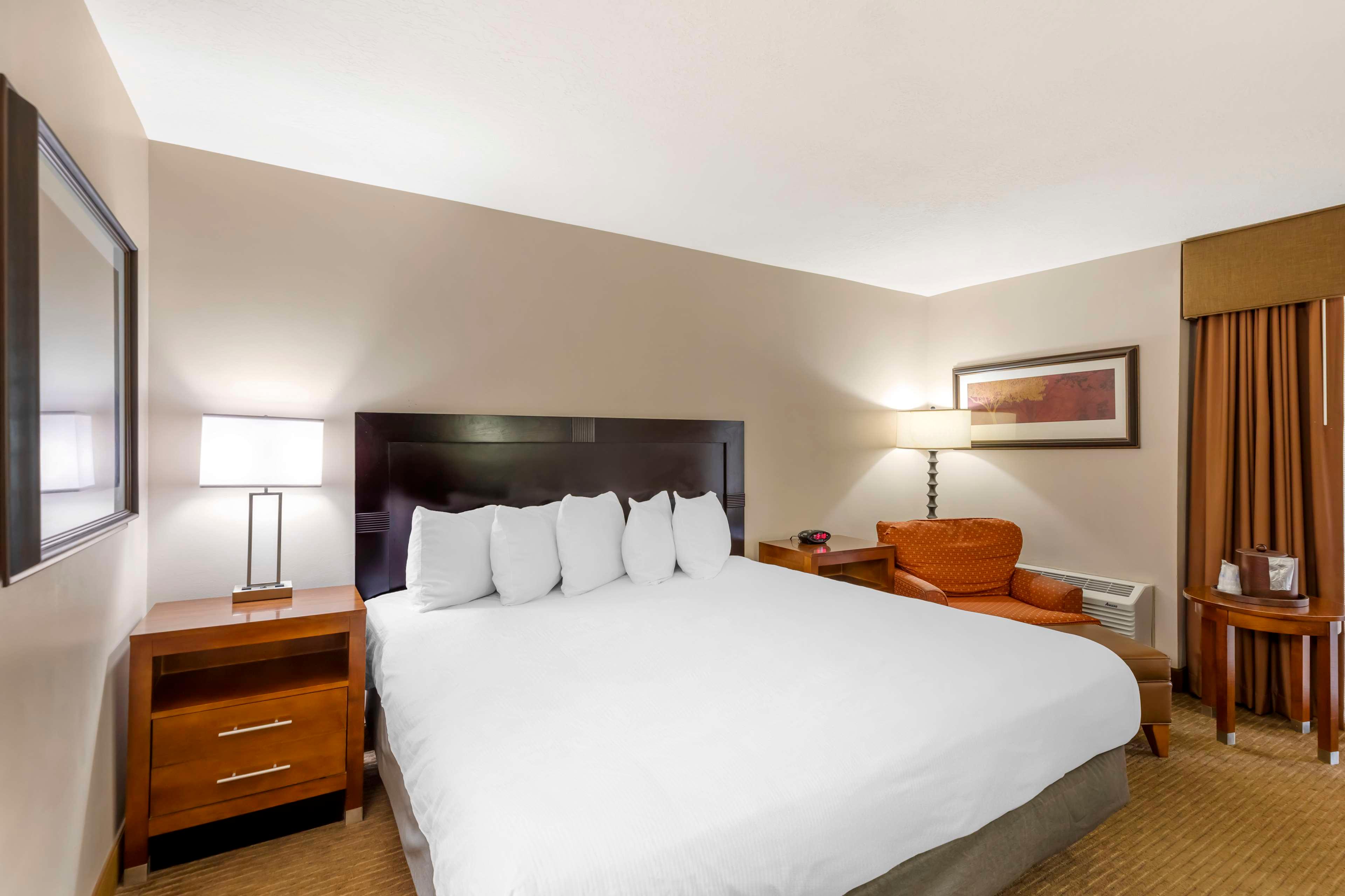Flat, King Bed