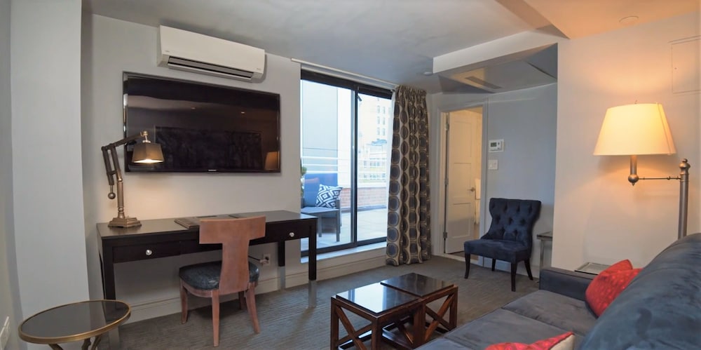 Hotel AKA Nomad 44/66
