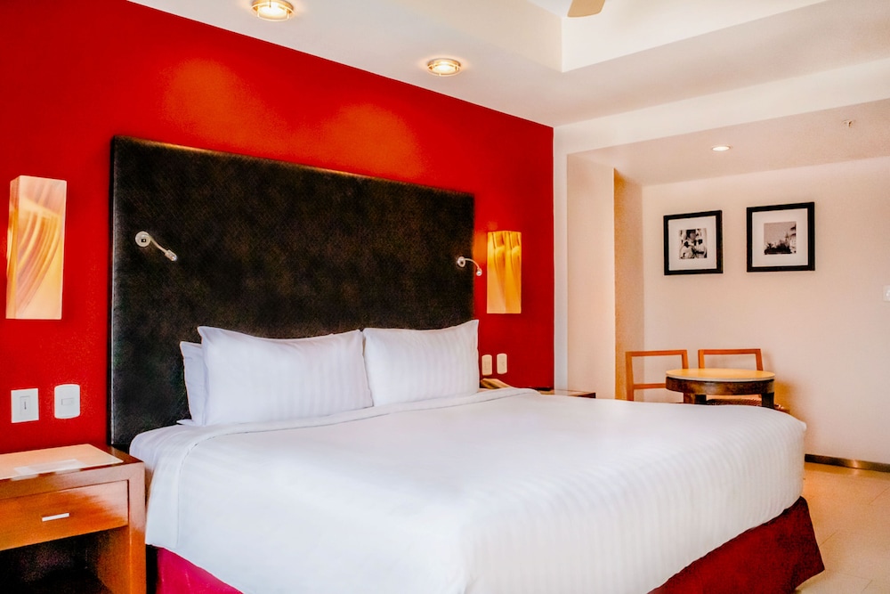SUPERIOR, KING BED
