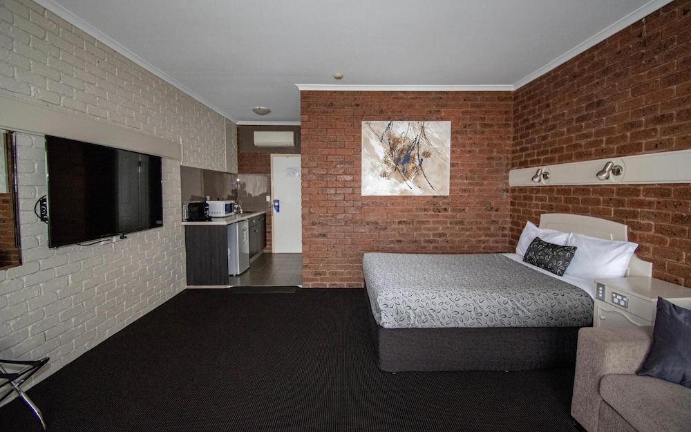 Superior, Queen Bed, Kitchenette, Ground Floor