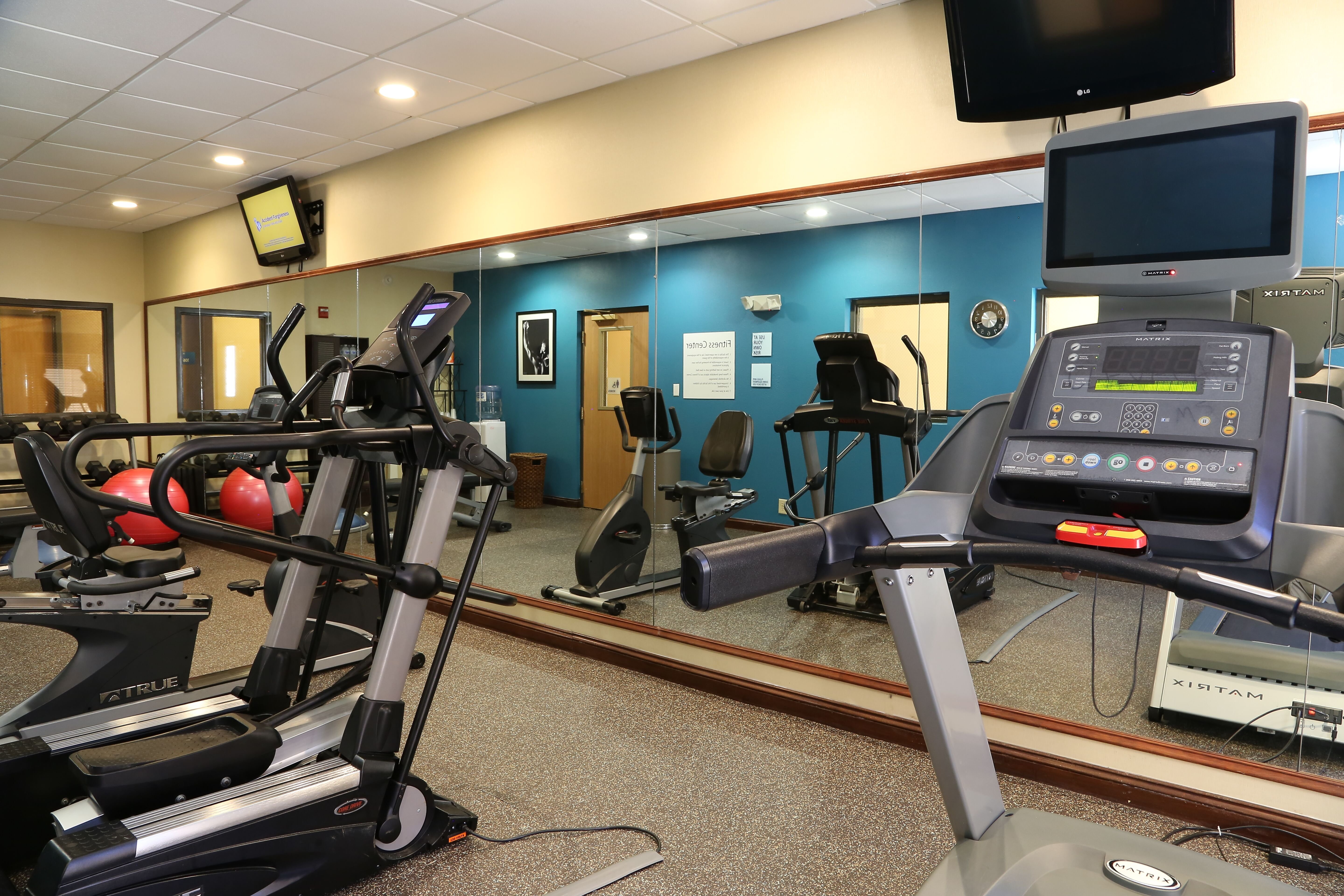 Holiday Inn Express Hotel And Suites Cleveland 28/35