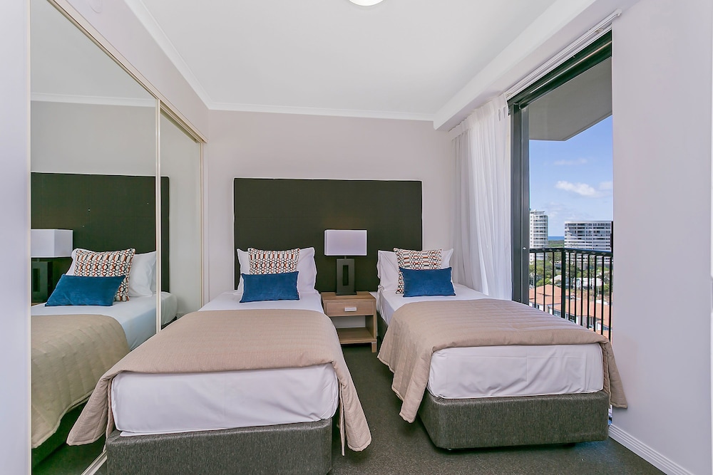 Mantra Coolangatta Beach 25/63