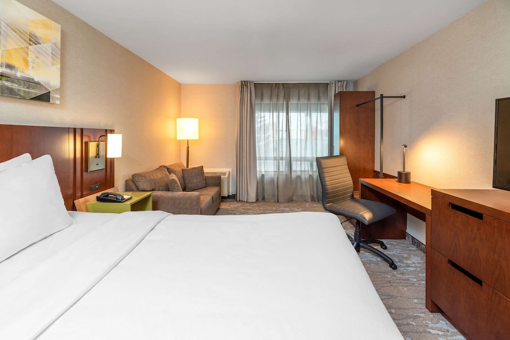 Deluxe, 2 Queen Beds, Ground Floor