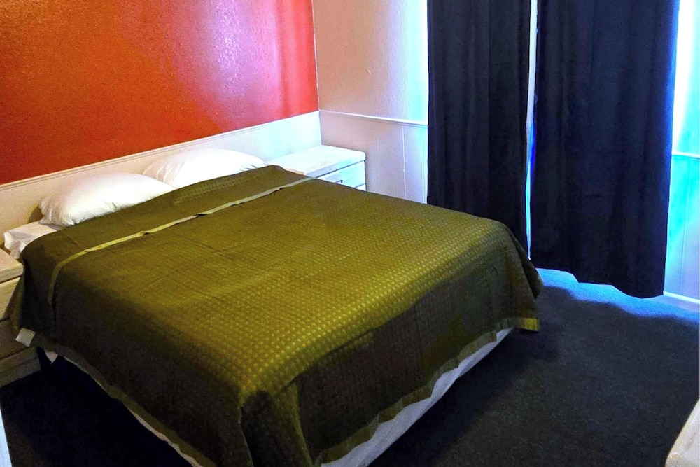 Sands Inn & Suites Lake Havasu City 25/60