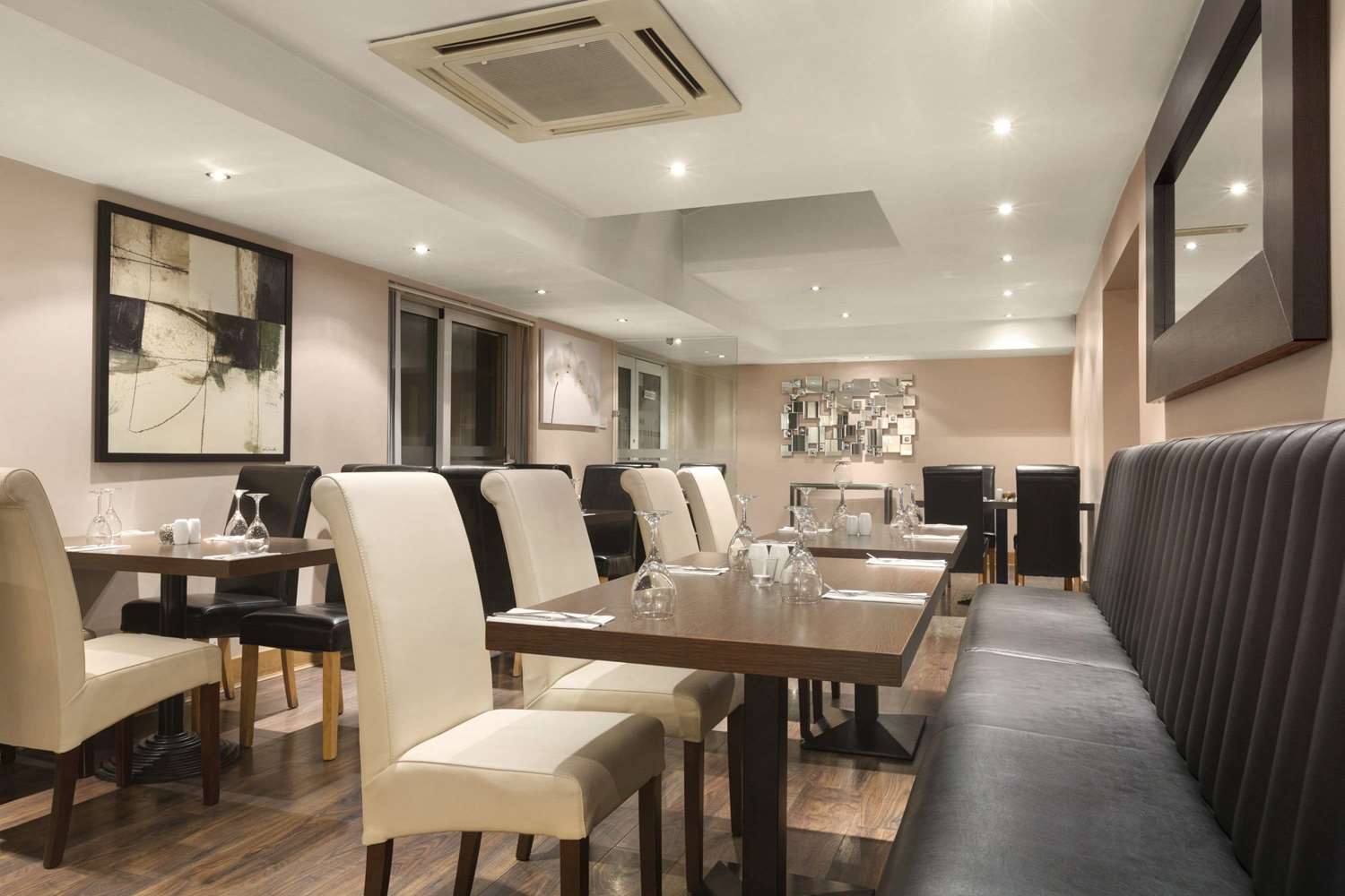 OYO Flagship London Finchley 13/20