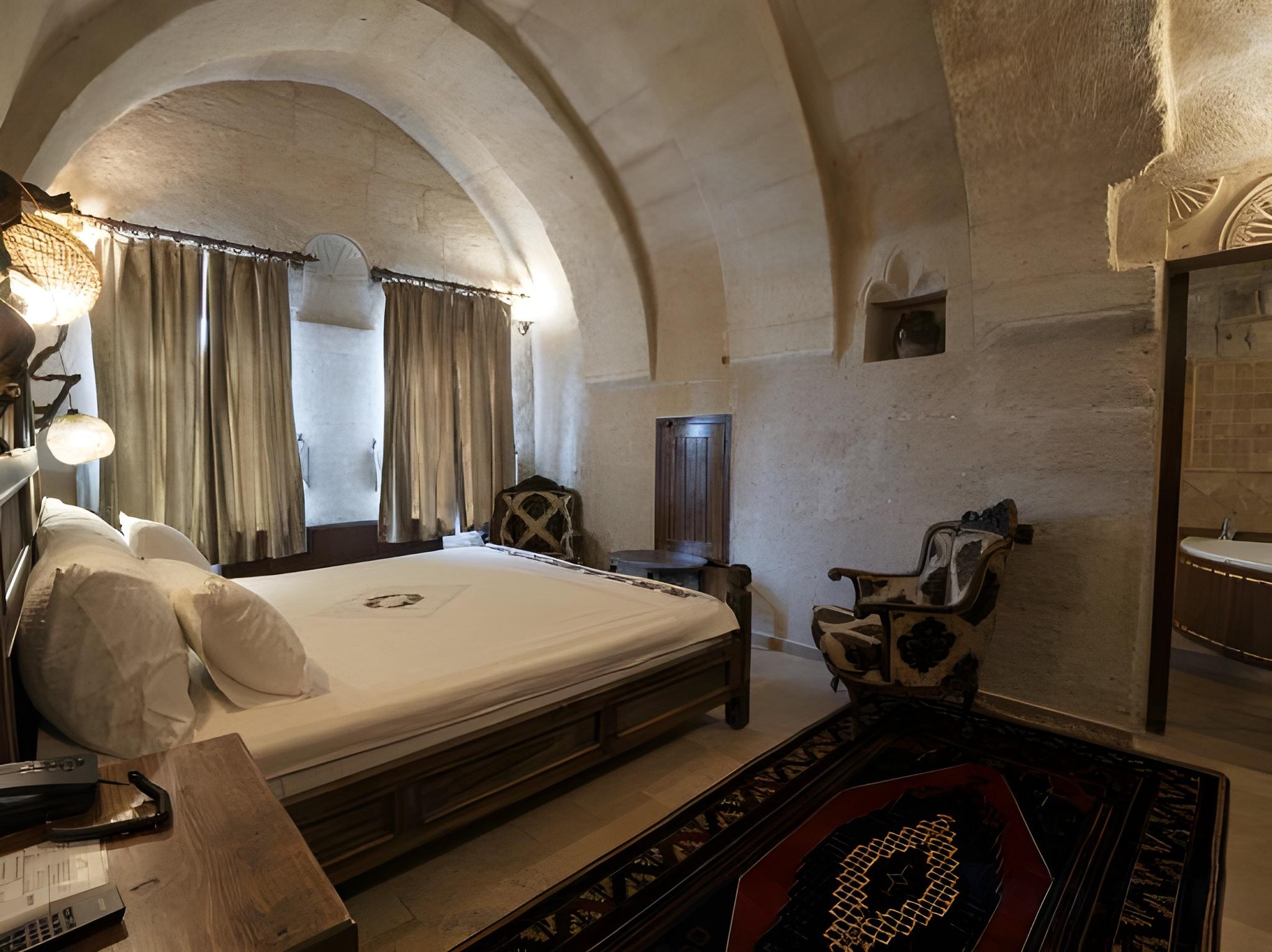 Stone, Queen Bed