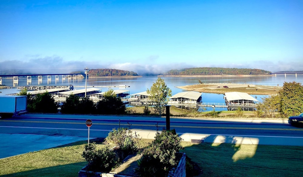 Lake Norfork Inn 39/50
